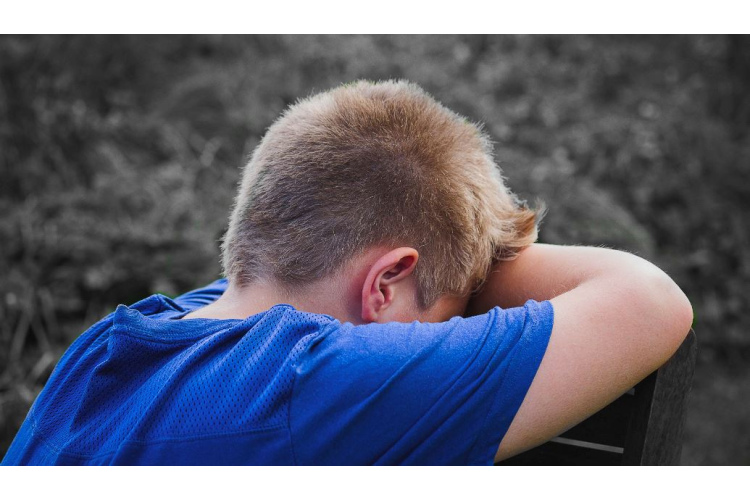 Bērns sev sit, kož, plēš matus. Padomi vecākiem