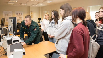 Ēnotāji iepazīst robežsarga profesiju