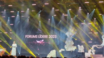 Ar 2500 klātienes apmeklētāju dalību vērienīgi aizvadīts “Forums LĪDERE”