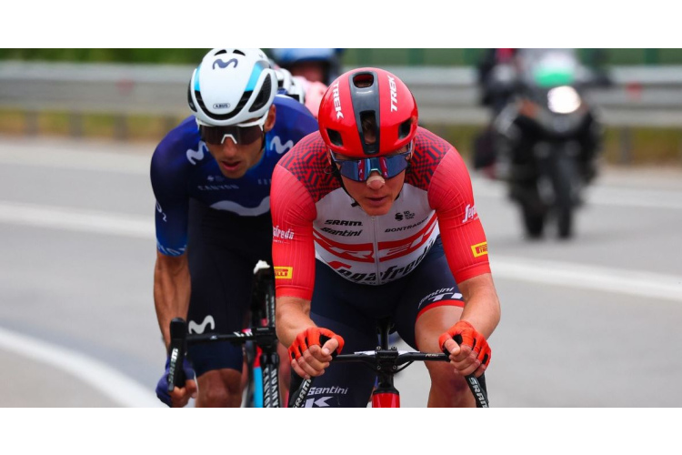 Skujiņam tehniskais defekts un 7. vieta “Giro d’Italia” astotajā posmā