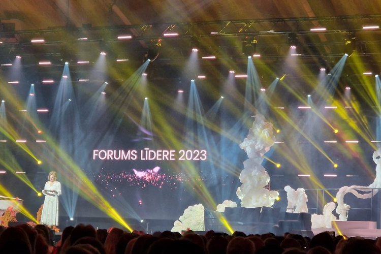 Ar 2500 klātienes apmeklētāju dalību vērienīgi aizvadīts “Forums LĪDERE”