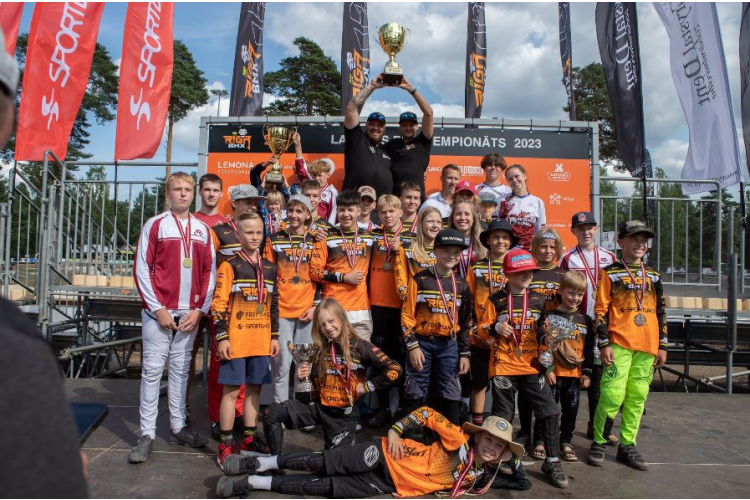 Mežaparka trasē lieliski sarīkotās sacensībās noskaidroti Latvijas BMX čempioni