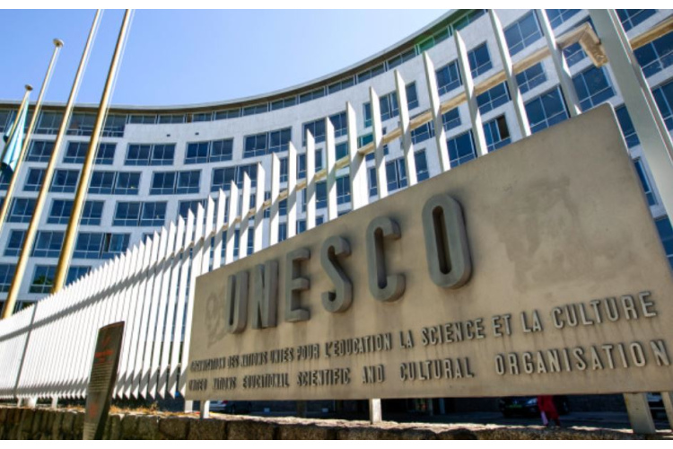 UNESCO aicina rūpīgi izvērtēt tehnoloģiju izmantošanu izglītībā