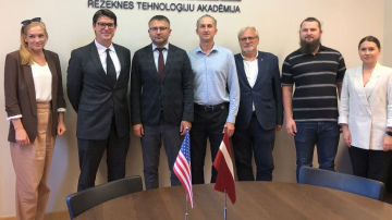 Rēzeknes Tehnoloģiju akadēmiju apmeklē ASV vēstniecības  Kultūras atašejs Keils Vāgners