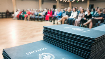 Nākotnes veselības aprūpei jauni līderi: LU absolvē 75 rezidenti!
