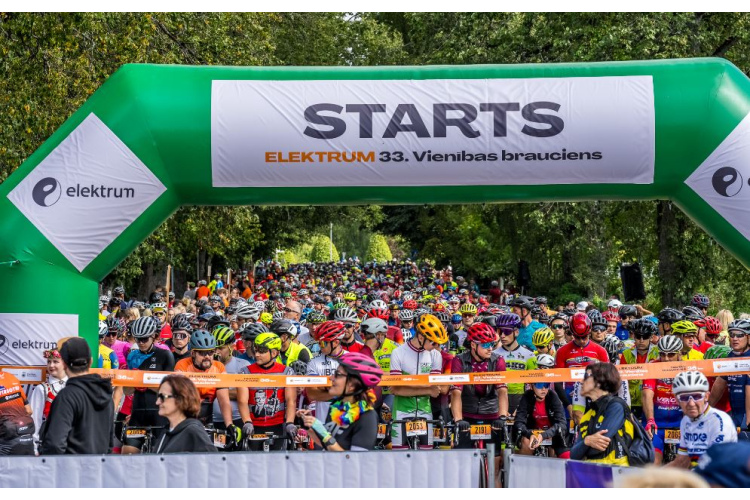 Krāšņi, patriotiski un sportiski aizvadīts “Elektrum” Vienības brauciens
