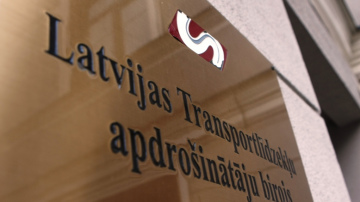 Ceturtdaļa autovadītāju nesaņem atgādinājumus par OCTA un tehniskās apskates derīguma termiņu