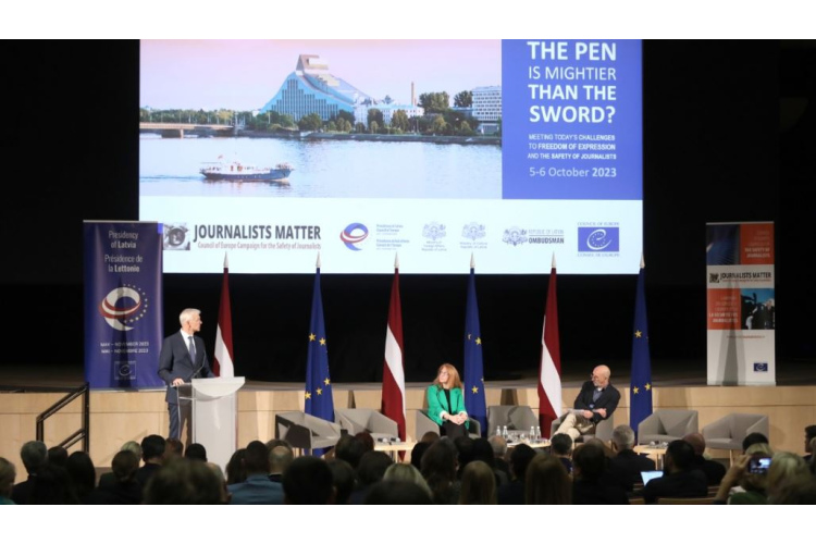 Ārlietu ministrs Krišjānis Kariņš konferencē uzsver vārda brīvības un žurnālistu drošības nozīmīgumu