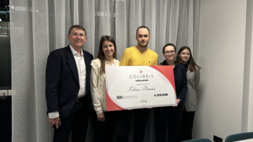 Riga Business School 3. kursa studente Katrīna Strazda saņem COLIBRIX stipendiju