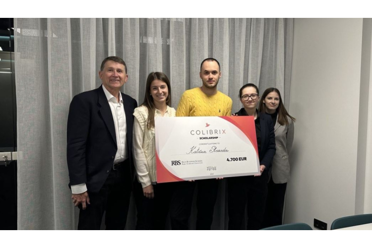 Riga Business School 3. kursa studente Katrīna Strazda saņem COLIBRIX stipendiju