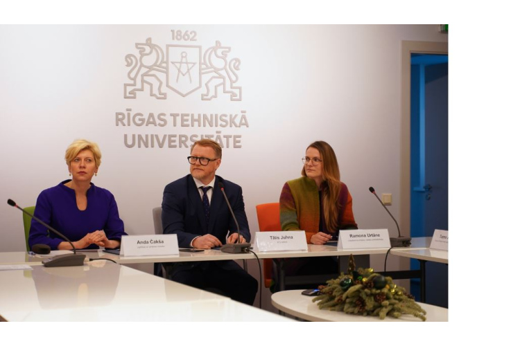 No nākamā gada plāno sākt STEM skolotāju līderības attīstības programmu...