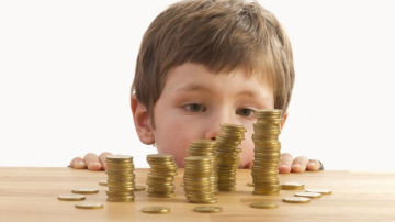 Bērns un nauda – kā sākt mācīt finansiālo atbildību
