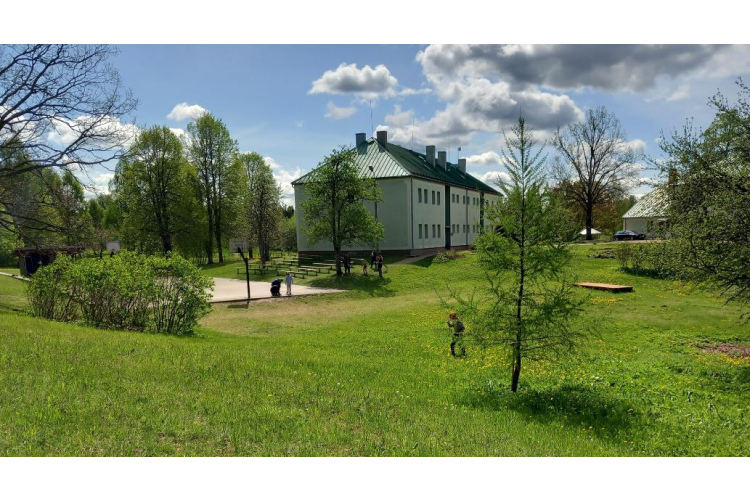 Cēsu novada Rāmuļu pamatskola turpina cīņu par pastāvēšanu. Savākti 3080 iedzīvotāju paraksti.