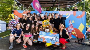 Atklājot “Čē Čē Čempionāts”, Ministru prezidente pasniedz pateicības rakstus pieciem skolu direktoriem