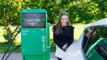 Enefit samazinās uzlādes cenas publiskajā elektroauto uzlādes tīklā