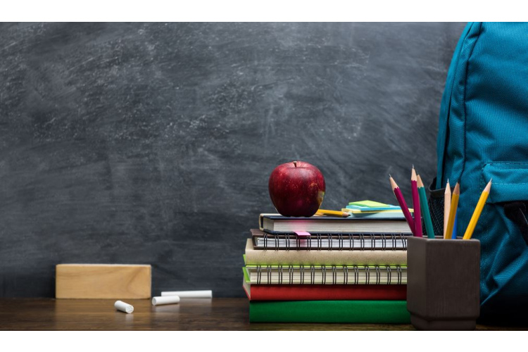 Pedagogu un vecāku organizācijas atklātā vēstulē lūdz IZM rast papildus finansējumu mācību līdzekļiem