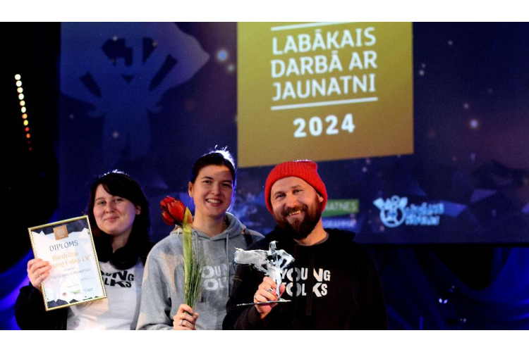 Organizācija "Young Folks" saņēma balvu par labāko darbu ar jaunatni