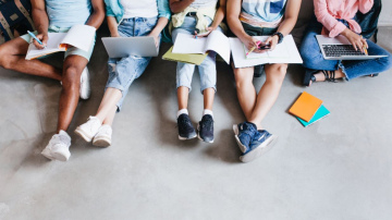 Aizvien vairāk studentu atmaksā kredītu laikus – samazinās gan kavējumi, gan aktīvo līgumu skaits