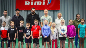 Rimi un Ernesta Gulbja fonds arī šogad turpinās atbalstīt jaunos tenisistus