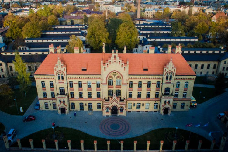 Vai Tu zini savu acu spiedienu?  Bezmaksas acu spiediena pārbaude Rīgas 1.slimnīcā