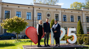 Ar sabiedrības atbalstu savākti 16 220 eiro bērnu aktīvās atpūtas parka izveidei Bērnu slimnīcā