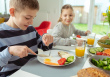 Lielais pareiza uztura piecinieks  –  speciālistu ieteikumi skolas vecuma bērna ēdienkartei