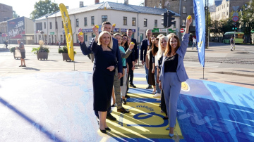 Ar emocionālu 3D zīmējumu pilsētvidē, “Labsirdības misija” aicina atbalstīt mobilitāti bērniem ar īpašām vajadzībām