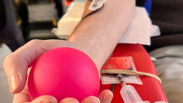 Valsts Asinsdonoru centrs aicina atsaukties: steidzami nepieciešamas 0 rēzus negatīvās un A rēzus pozitīvās asinis