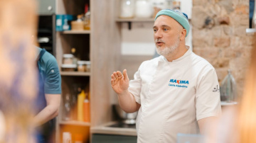 Lauris Aleksejevs piedāvā maltīti brīvdienu kino vakariem –  gards un viegli pagatavojams vegānais hotdogs