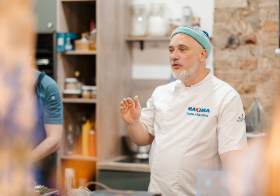 Lauris Aleksejevs piedāvā maltīti brīvdienu kino vakariem –  gards un viegli pagatavojams vegānais hotdogs