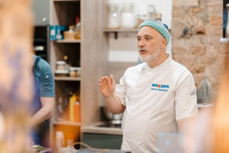 Lauris Aleksejevs piedāvā maltīti brīvdienu kino vakariem –  gards un viegli pagatavojams vegānais hotdogs