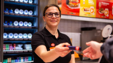 Aptauja: Gandrīz katrs trešais pārdevējs ikdienā saskaras ar aizskarošu attieksmi