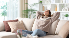 Sievietes ilgojas pēc atpūtas bez pienākumiem – vai vīrieši to pamana?