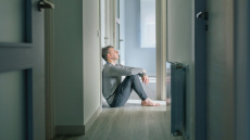 Mudināt vīrieti apzināties savas emocijas un par mentālās veselības problēmām neklusēt