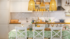 Pārdomāts Lieldienu galda klājums: skandināvisks minimālisms, pieklusināti pasteļtoņi un dabiski materiāli