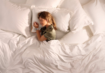 Miegs, kas patiešām atjauno: kāpēc ar noteiktu stundu skaitu vien nepietiek