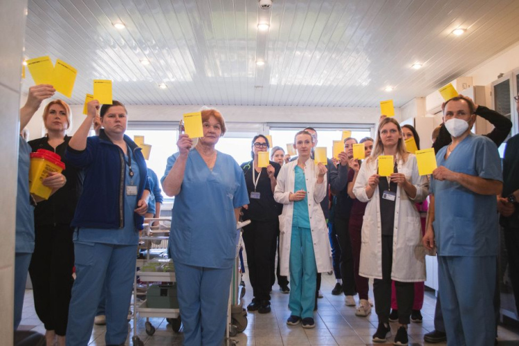 Tikai 18 % dzīvību glābjošo medikamentu pieejami Latvijā – mediķi un pacienti rīko brīdinājuma akciju