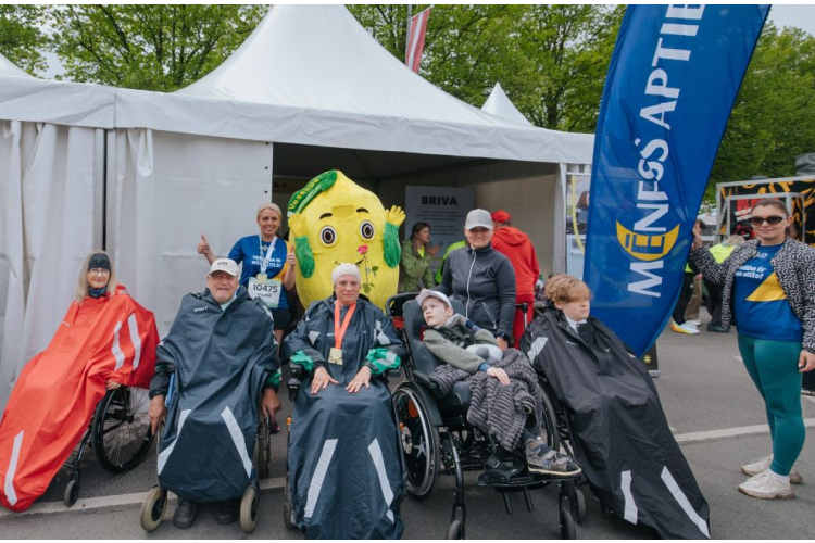 “Mēness aptieka” turpina iedvesmot un trešo reizi atbalsta “Iekļaujošo maratonu”