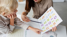 Audiologopēde skaidro, kad vairs nepietiek ar cerību “bērns vienkārši sāks runāt vēlāk”